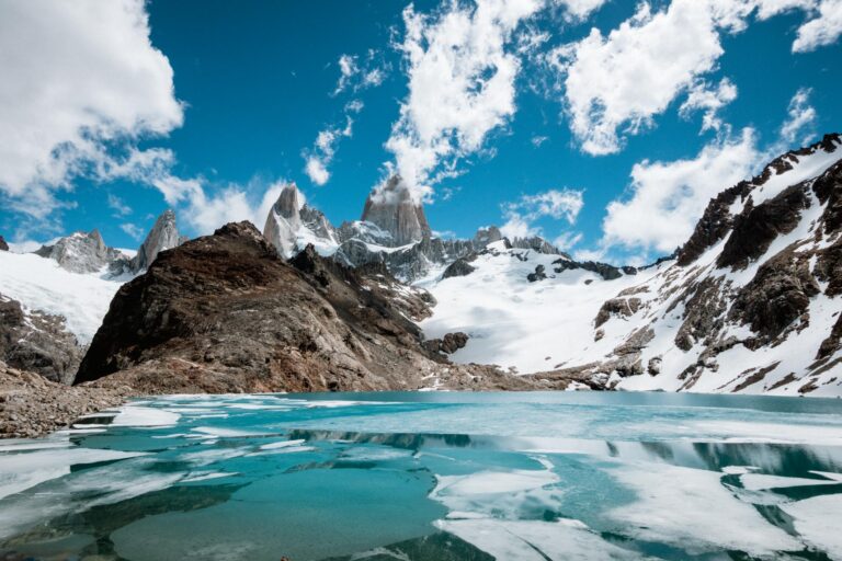 Stunning Laguna de los Tres reflecting Mount Fitz Roy in El Chaltén, Argentina