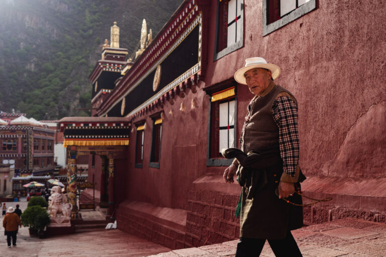 Khampa man praying near the Dege printing house.